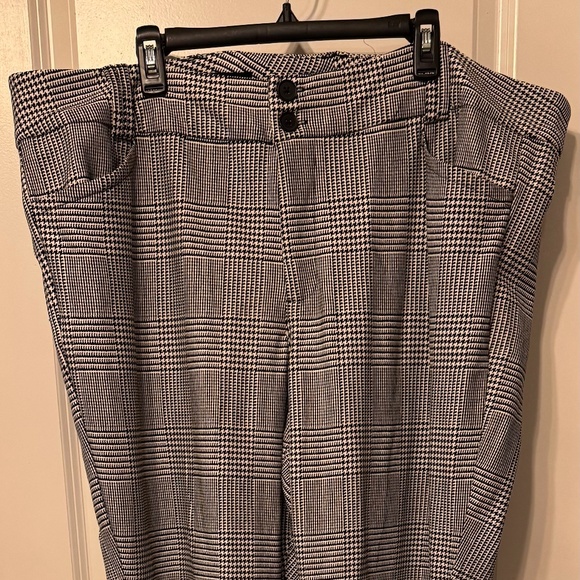 Studio by Torrid Glen Plaid Trouser A-Line Flare Pants β Size 28R - Picture 1 of 11